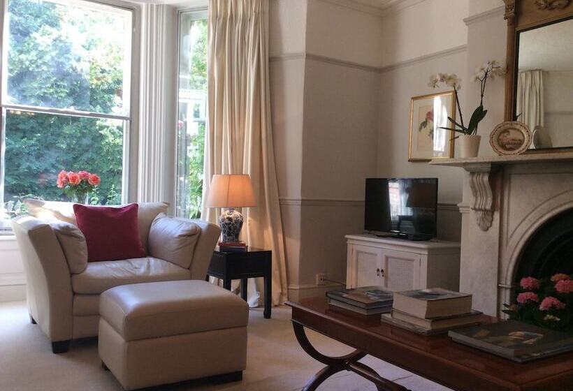 مبيت وإفطار Delamore House