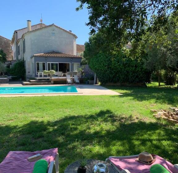 مبيت وإفطار Le Jardin De Lacoste