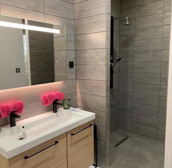 مبيت وإفطار Le Jardin De Lacoste