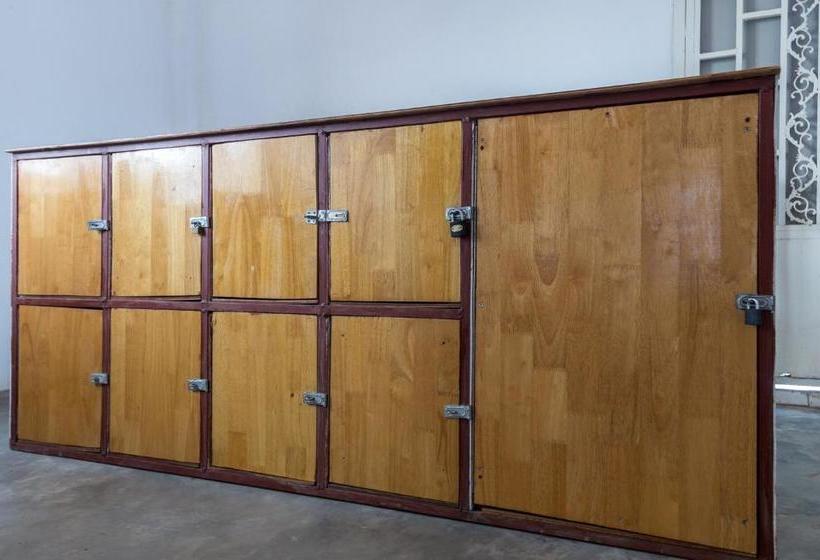 Boutique Dormitory Kochike  Hostel