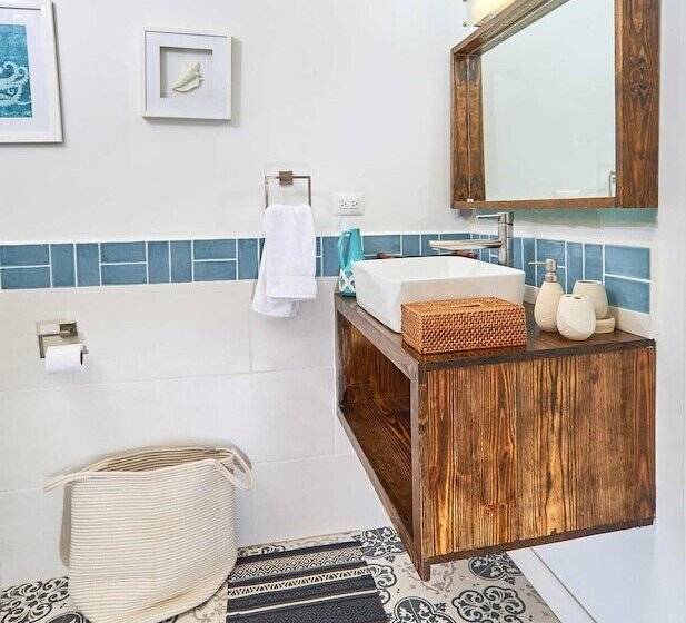 Eagle's Base Villa & Cottage