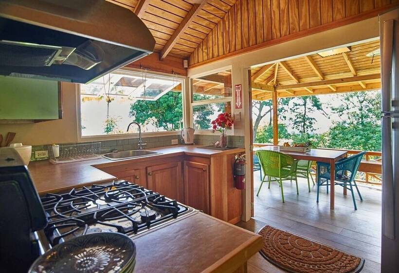 Eagle's Base Villa & Cottage