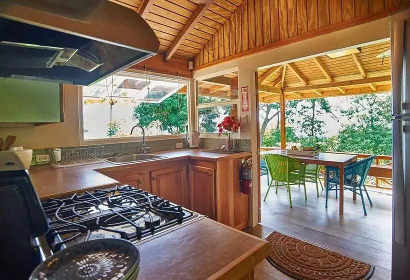 Eagle's Base Villa & Cottage