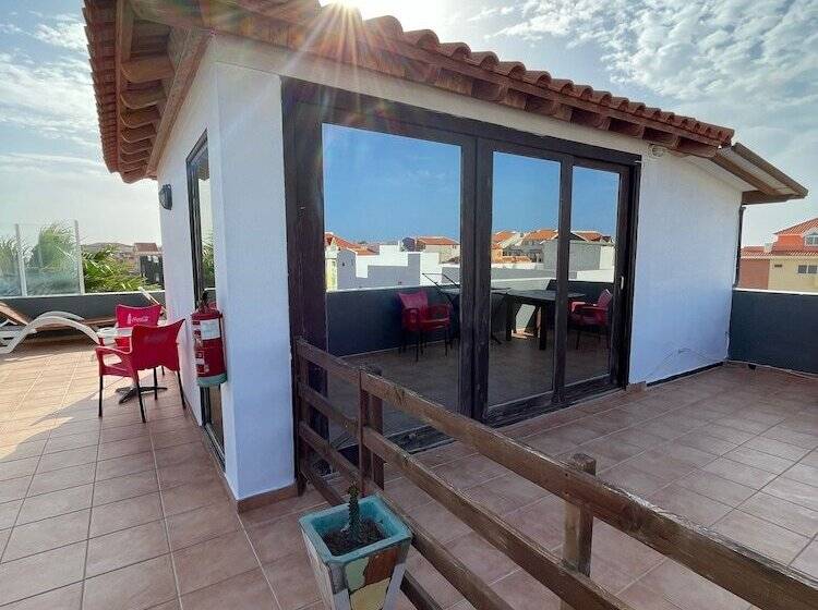 هتل Blue Eagle Guesthouse