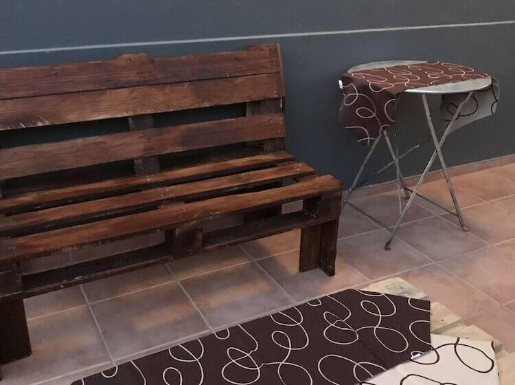 هتل Blue Eagle Guesthouse