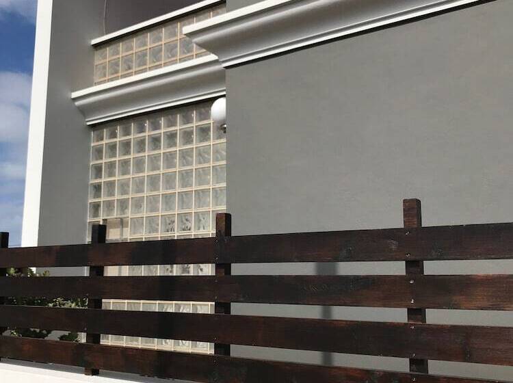 هتل Blue Eagle Guesthouse