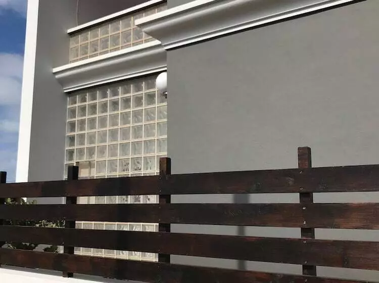 هتل Blue Eagle Guesthouse