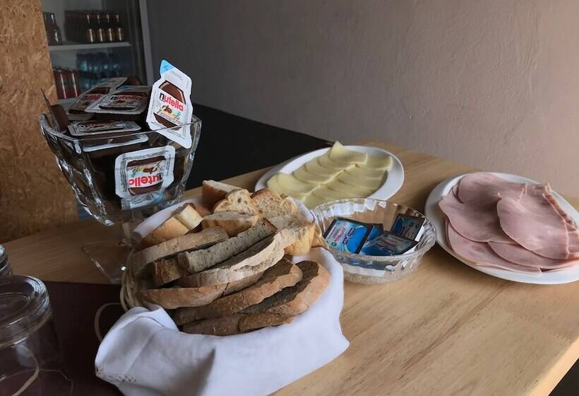 هتل Blue Eagle Guesthouse