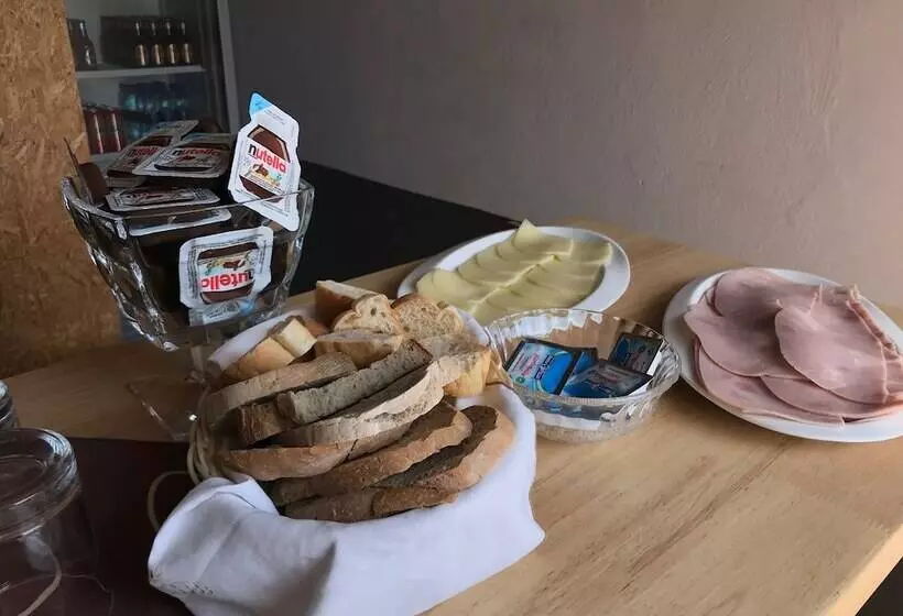 هتل Blue Eagle Guesthouse