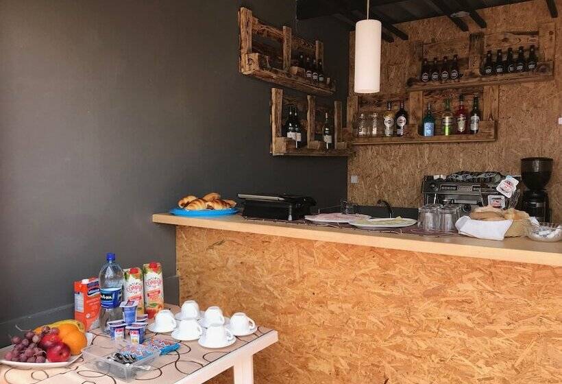 هتل Blue Eagle Guesthouse