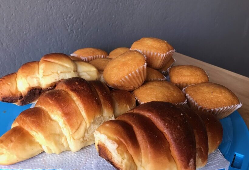 هتل Blue Eagle Guesthouse