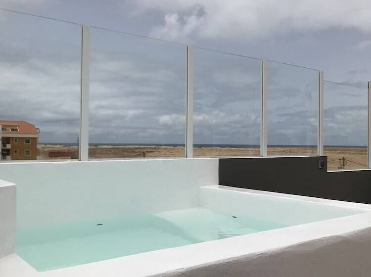 هتل Blue Eagle Guesthouse