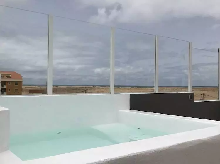 هتل Blue Eagle Guesthouse