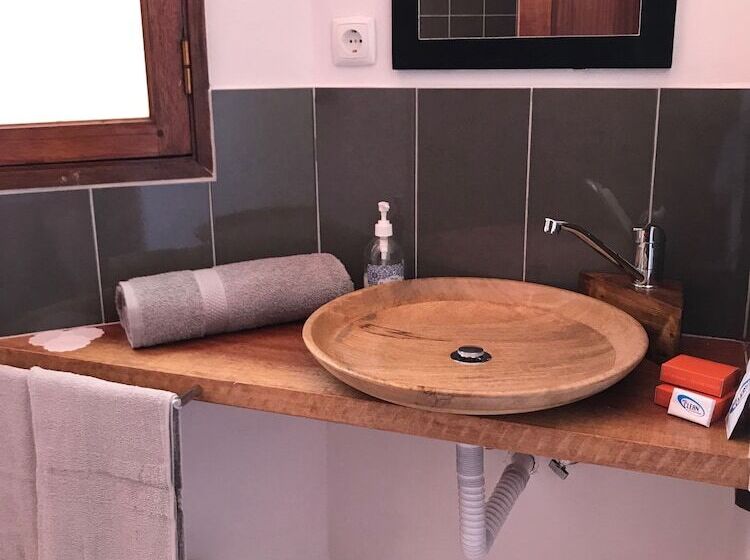 هتل Blue Eagle Guesthouse