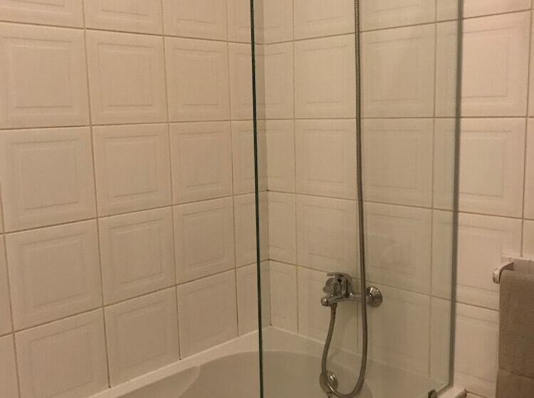 هتل Blue Eagle Guesthouse