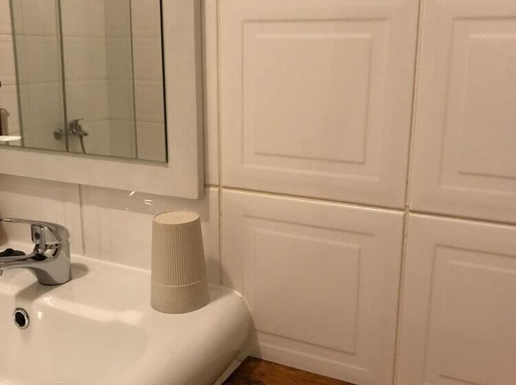 هتل Blue Eagle Guesthouse