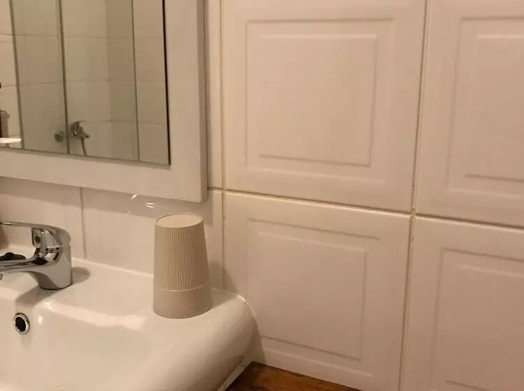 هتل Blue Eagle Guesthouse