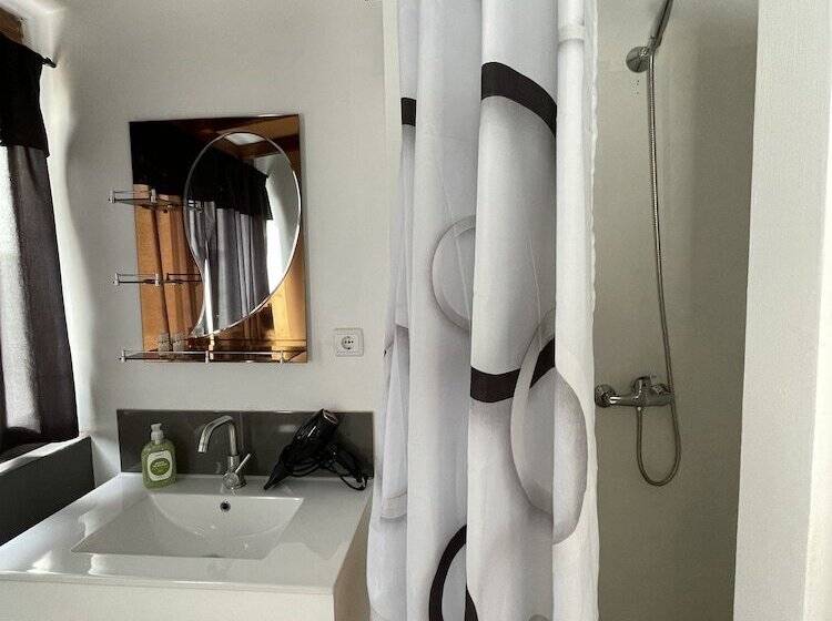 هتل Blue Eagle Guesthouse