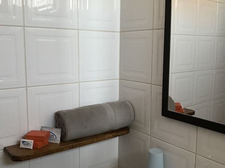 هتل Blue Eagle Guesthouse