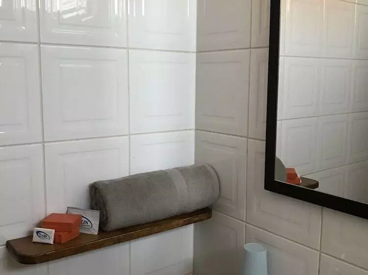 هتل Blue Eagle Guesthouse