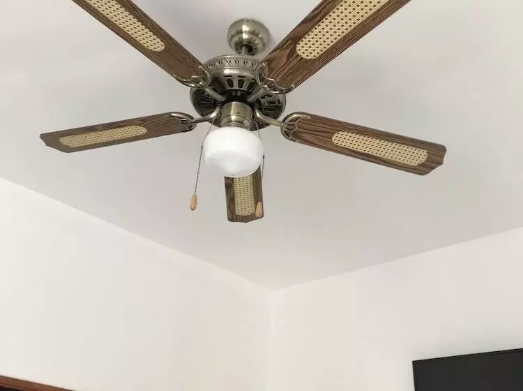 هتل Blue Eagle Guesthouse