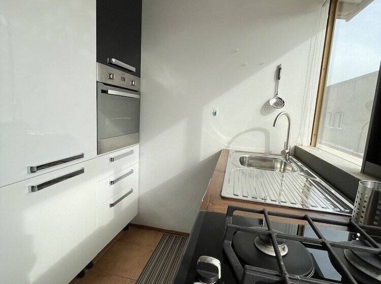 هتل Blue Eagle Guesthouse