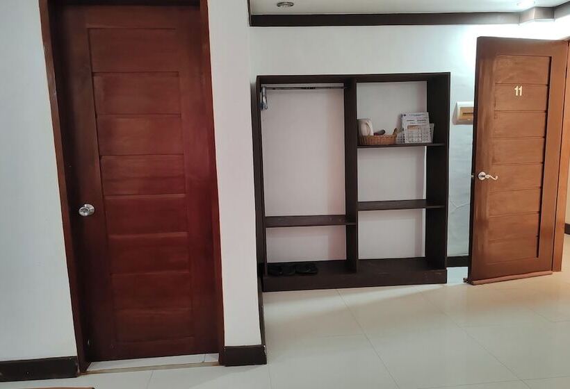 Hotel Jace'stravellers Inn