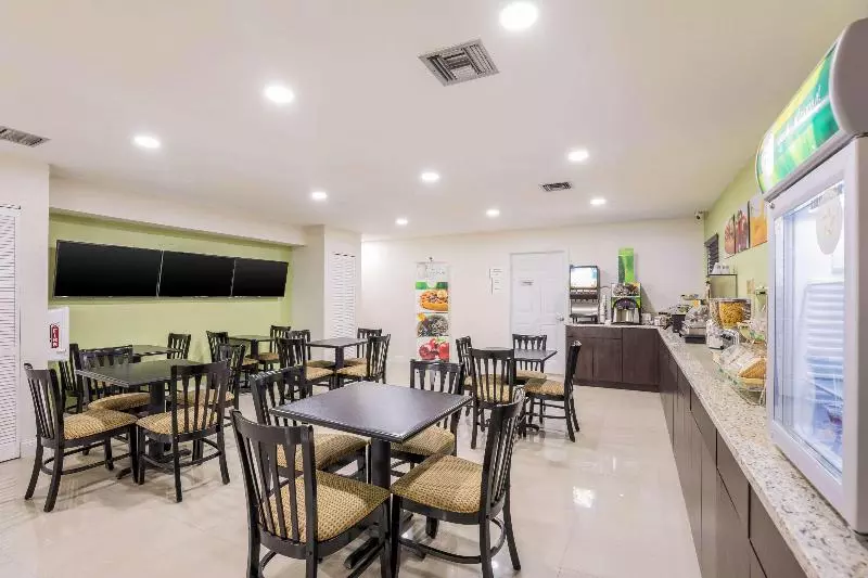 هتل Baymont By Wyndham Orlando Downtown
