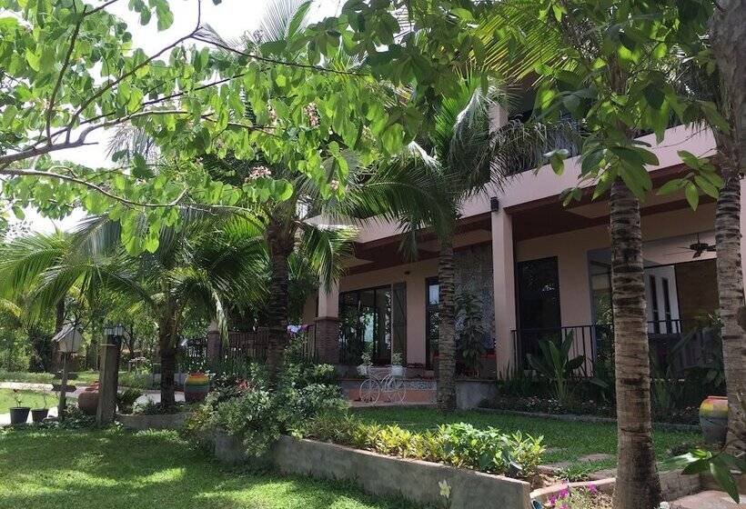 בית מלון כפרי The Organery Retreat