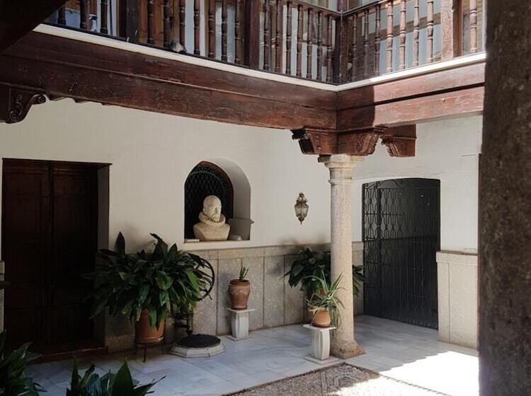 بنسيون Casa De La Escultora