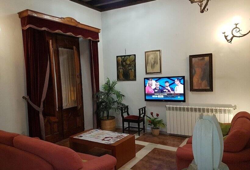 بنسيون Casa De La Escultora