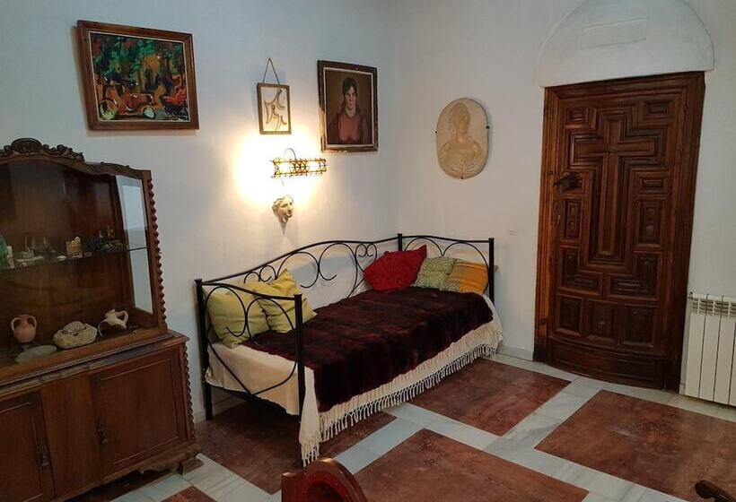 بنسيون Casa De La Escultora