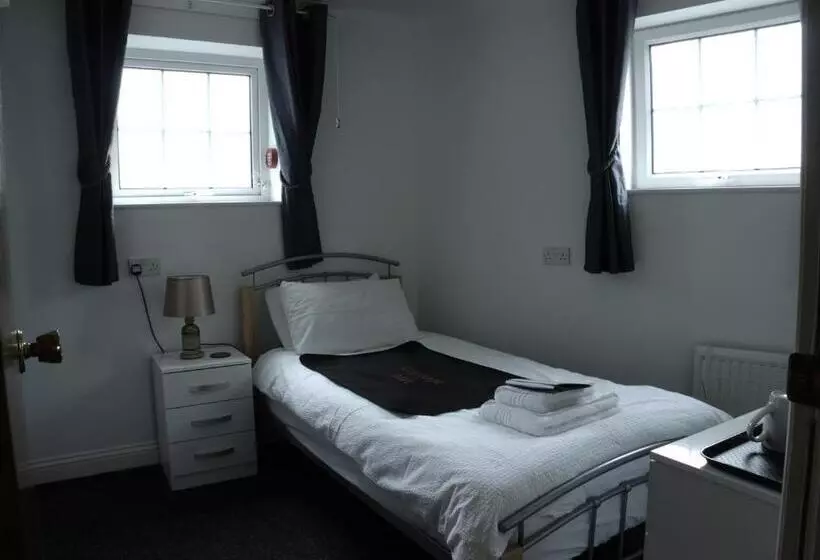 Majatalo Elnor Guest House