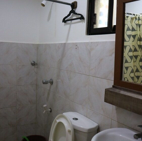 ペンション Jhanna S Inn