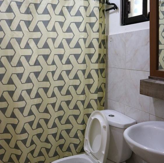 ペンション Jhanna S Inn