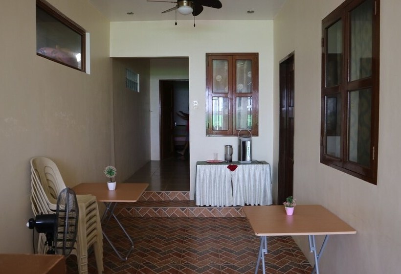 ペンション Jhanna S Inn