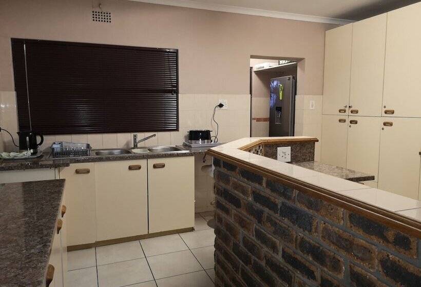 פנסיון Twinnpalms Accommodation