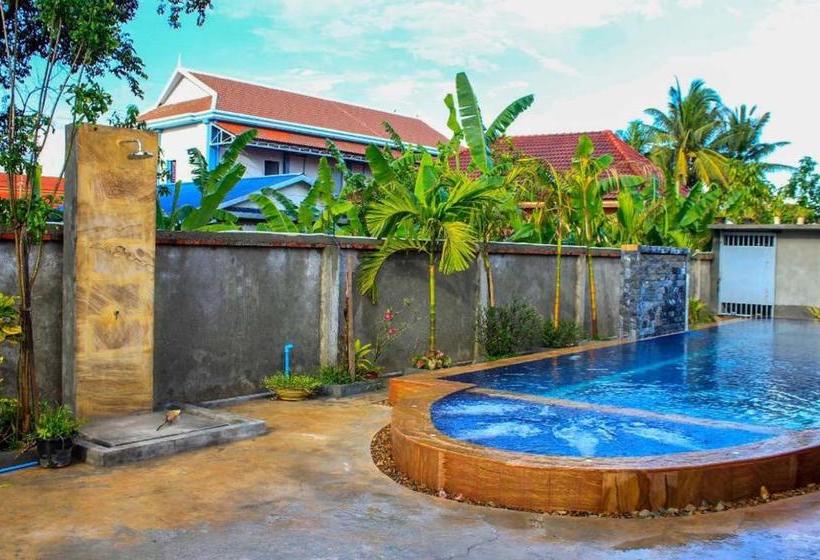 پانسیون Villa Theara