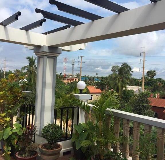 پانسیون Villa Theara