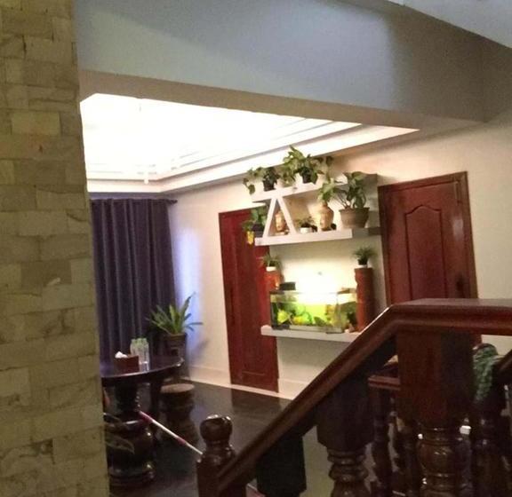 پانسیون Villa Theara