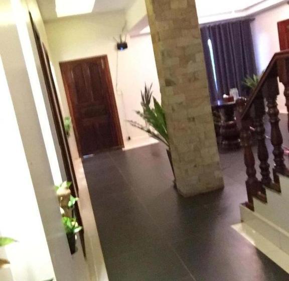 پانسیون Villa Theara