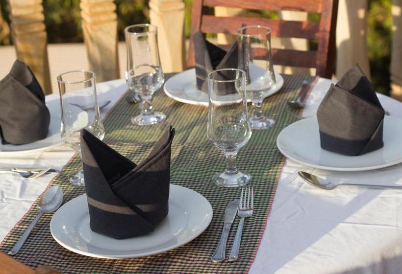 پانسیون Villa Theara