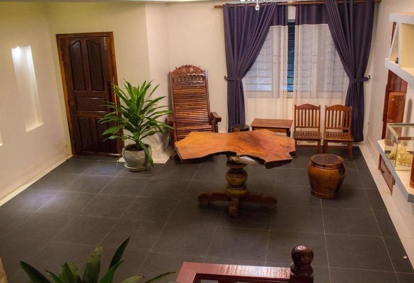 پانسیون Villa Theara