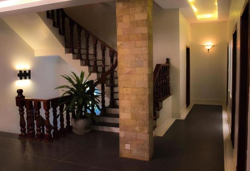 پانسیون Villa Theara