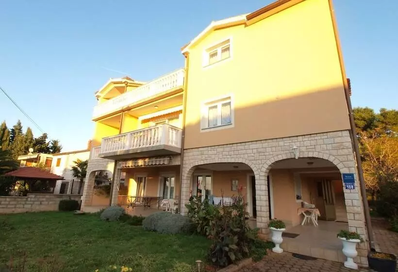 Apartment  Anica 770