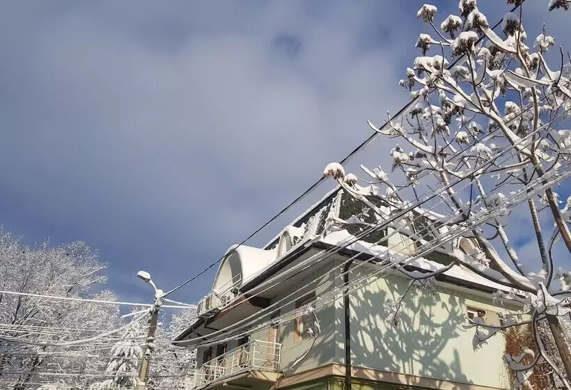 Majatalo Art Boutique Central