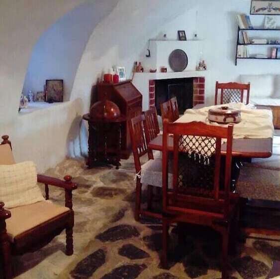 پانسیون Charouda Stone Tower