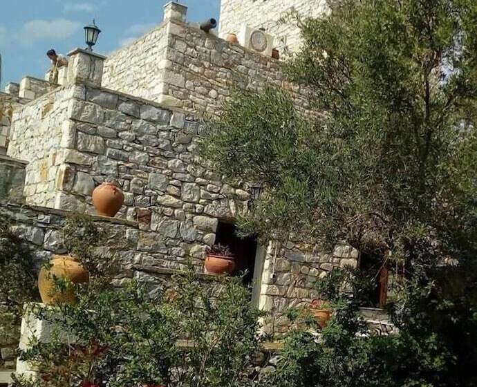 پانسیون Charouda Stone Tower