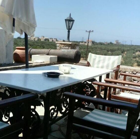 پانسیون Charouda Stone Tower