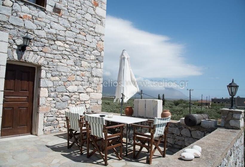 پانسیون Charouda Stone Tower